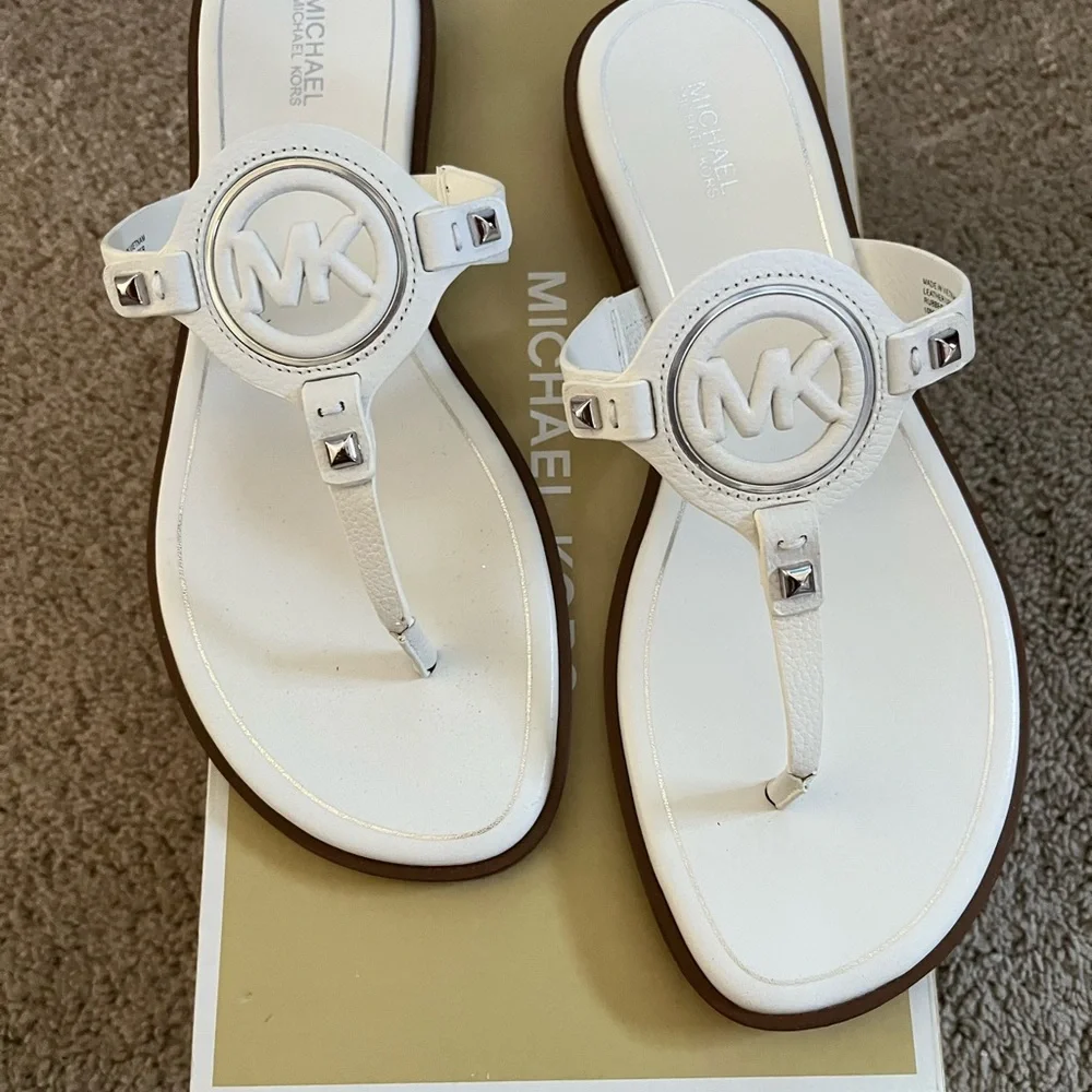 Michael Kors Aubrey Cut Out Thong Sandal size 10 - Picture 1 of 5